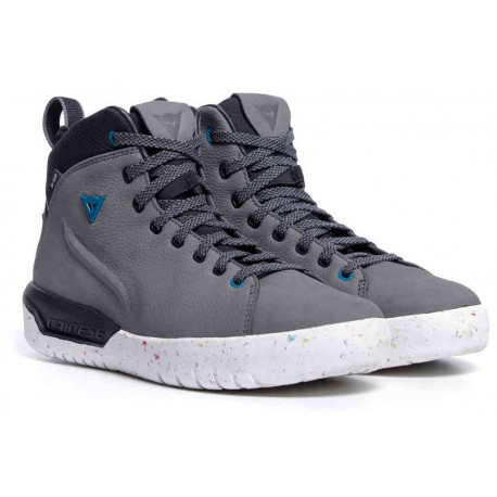 Metractive Woman Dark Gray White