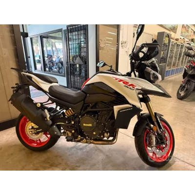 Benelli TRK 902 Stradale